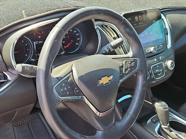 Used 2017 Chevrolet Malibu LT w/ Driver Confidence Package FWD image 10