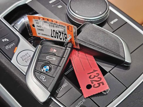 Used 2023 BMW 330i xDrive Sedan w/ Premium Package image 30