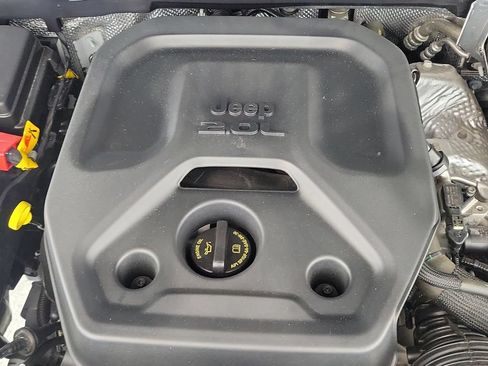 Used 2025 Jeep Wrangler Unlimited Sahara w/ Safety Group AWD/4WD image 10