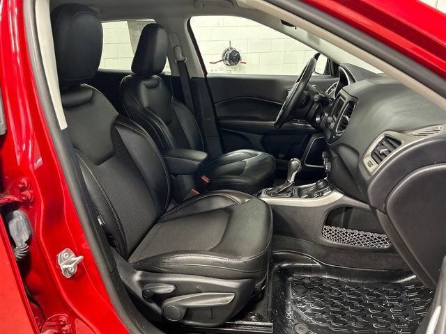 Used 2018 Jeep Compass Latitude AWD/4WD image 12