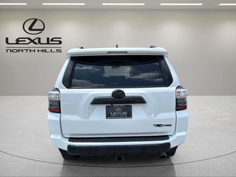 Used 2018 Toyota 4Runner TRD Off-Road AWD/4WD image 7
