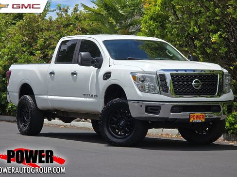 Used 2018 Nissan Titan SV w/ SV Convenience Package AWD/4WD image 1