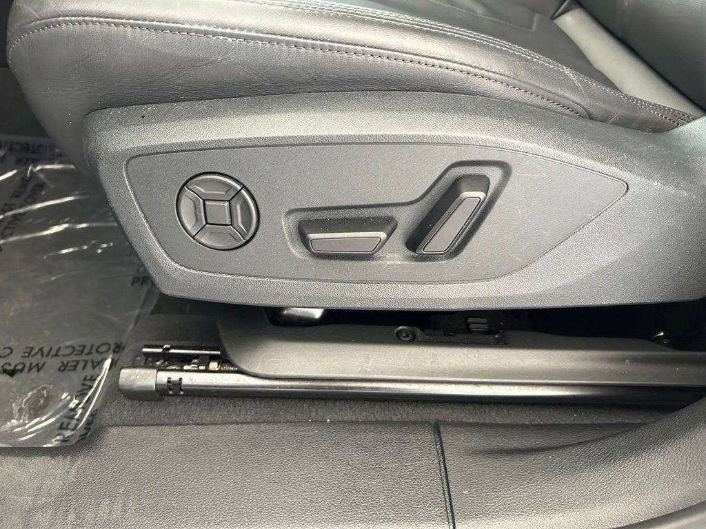Used 2025 Audi Q3 2.0T Premium AWD/4WD image 41