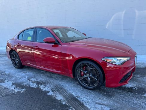 Used 2018 Alfa Romeo Giulia Ti Sport w/ Quick Order Package 22S Sport image 4