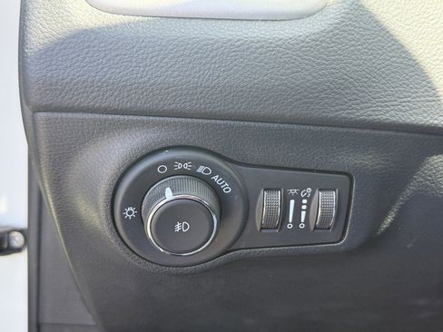 Used 2021 Jeep Compass Latitude AWD/4WD image 18