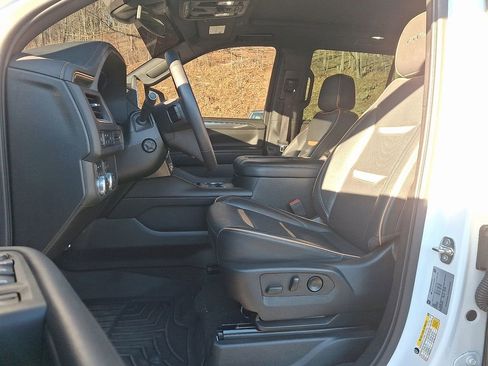 Used 2022 GMC Yukon AT4 image 13