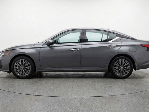 Used 2025 Nissan Altima 2.5 SV FWD image 5
