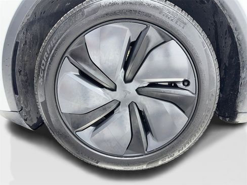 Used 2026 Tesla Model Y Long Range image 38