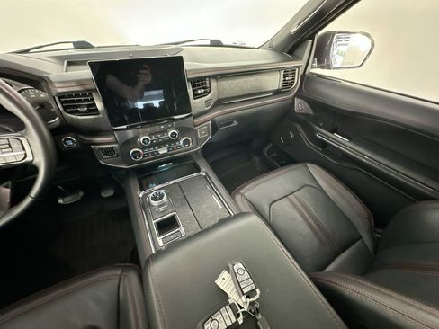Used 2022 Ford Expedition Limited RWD image 11