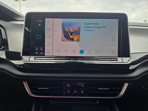 Used 2025 Volkswagen Atlas Cross Sport SE AWD/4WD image 14