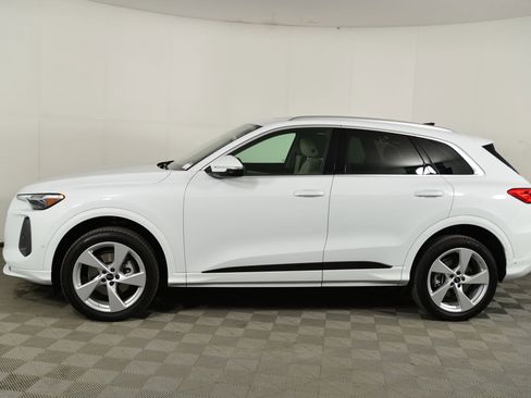 Used 2025 Audi Q5 Premium Plus image 2