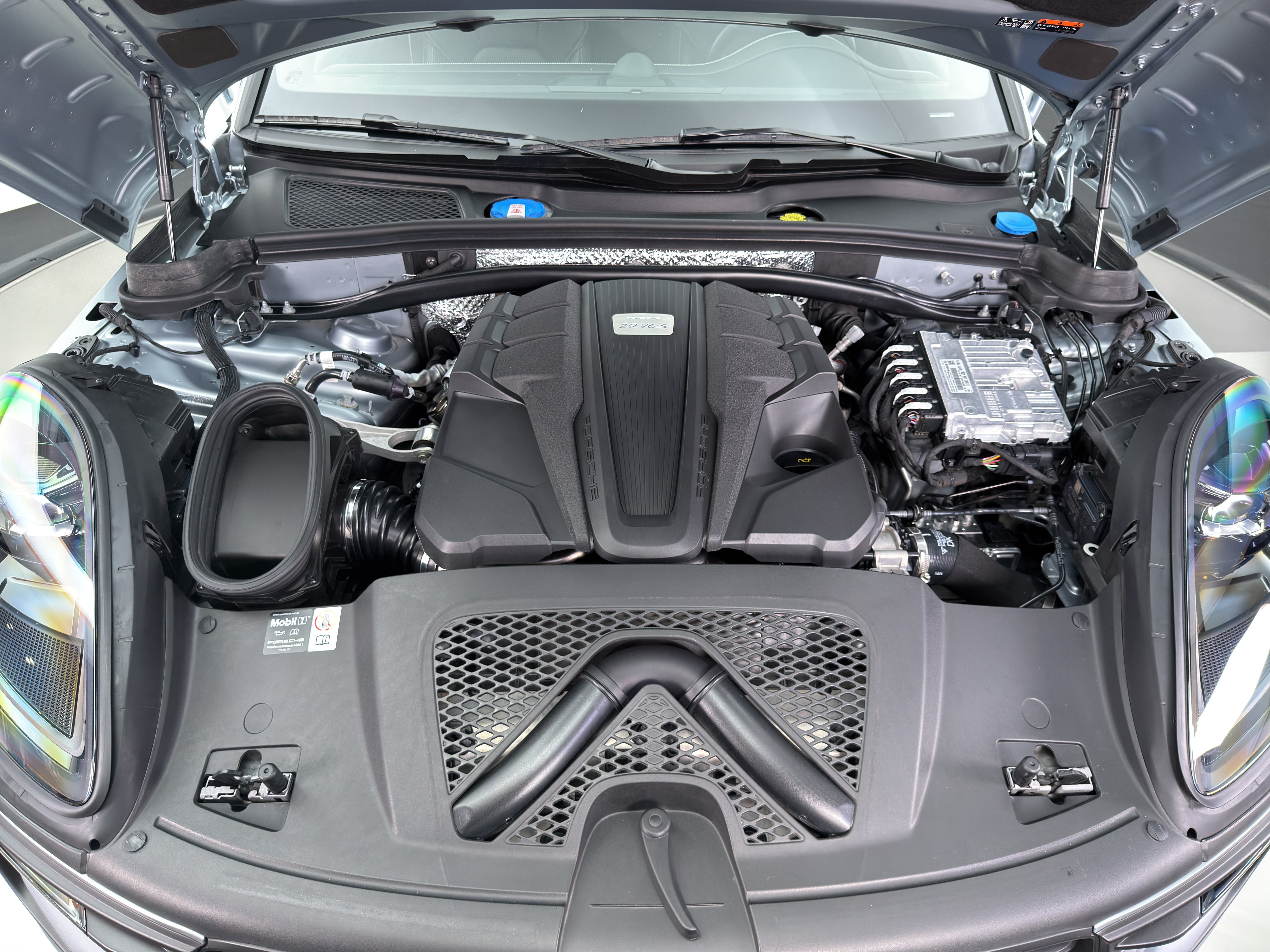 Used 2025 Porsche Macan S AWD/4WD image 22