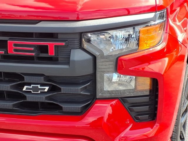 Used 2024 Chevrolet Silverado 1500 Custom w/ Dark Appearance Package AWD/4WD image 9
