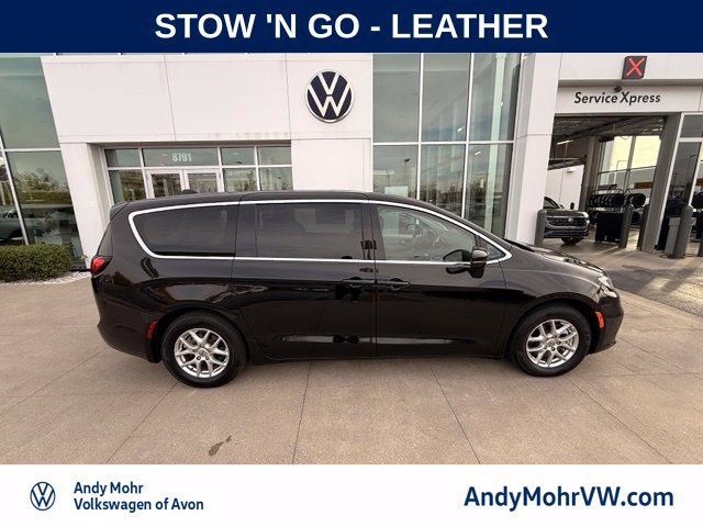 Used 2024 Chrysler Pacifica Touring-L FWD image 5