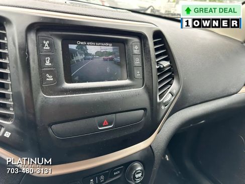 Used 2017 Jeep Cherokee Latitude FWD image 10