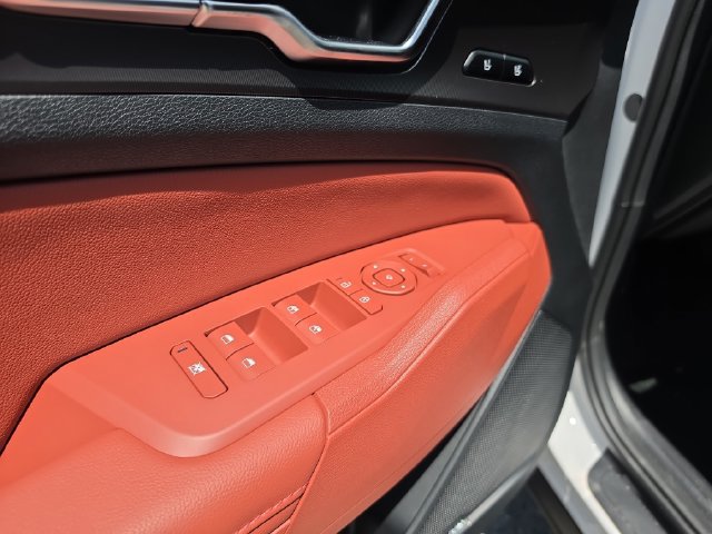 New 2026 Kia Sportage SX FWD image 17