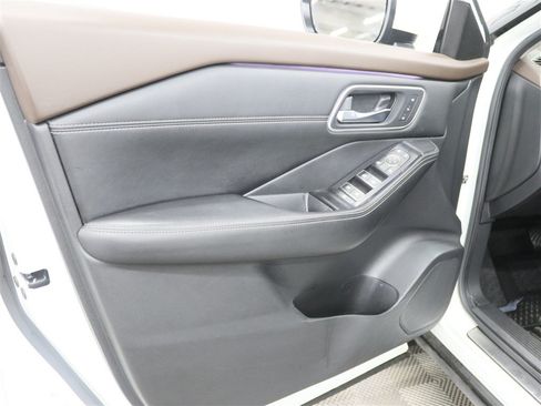 Used 2023 Nissan Rogue Platinum w/ Platinum Premium Package AWD/4WD image 16