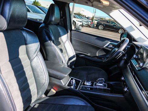 Used 2022 Mitsubishi Outlander SE image 16