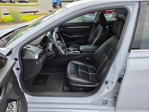 Used 2024 Nissan Altima 2.5 SR FWD image 15