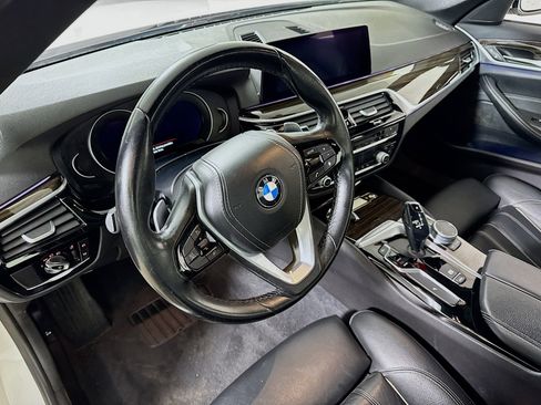 Used 2019 BMW 530i xDrive w/ Convenience Package image 11