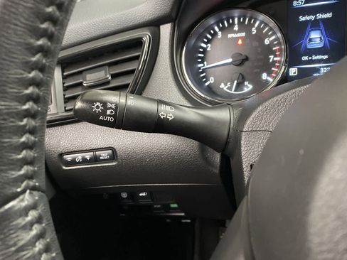 Used 2017 Nissan Rogue SL w/ SL Premium Package image 25