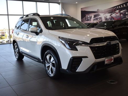 Used 2024 Subaru Ascent Premium w/ Convenience Package image 5