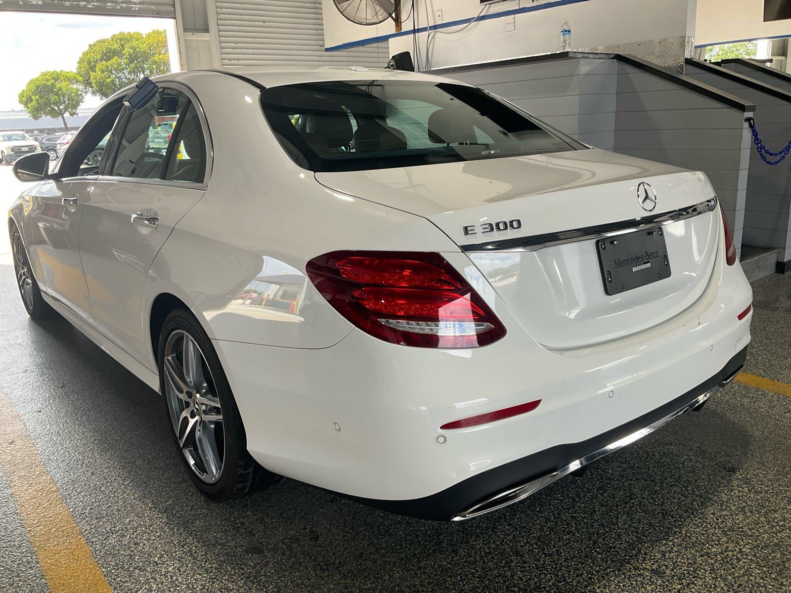 Used 2018 Mercedes-Benz E 300 image 5