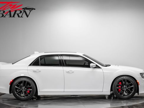 Used 2023 Chrysler 300 C RWD image 6