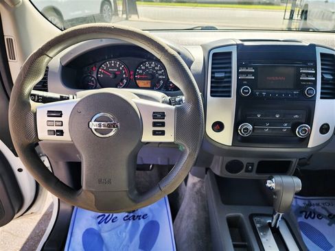 Used 2013 Nissan Frontier SV image 17