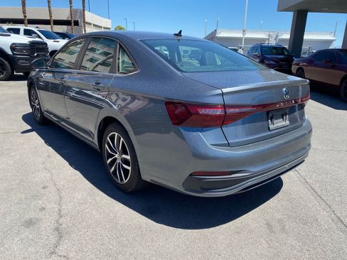 Used 2025 Volkswagen Jetta SE FWD image 8