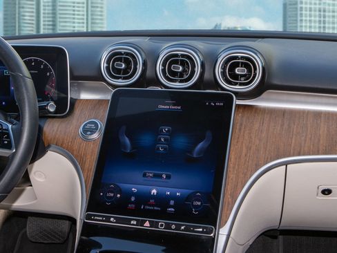 Used 2022 Mercedes-Benz C 300 Sedan w/ Exclusive Trim Package image 23