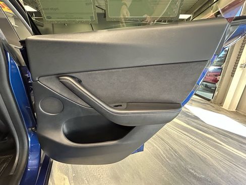 Used 2021 Tesla Model Y Long Range AWD/4WD image 43