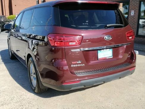 Used 2020 Kia Sedona LX FWD image 2