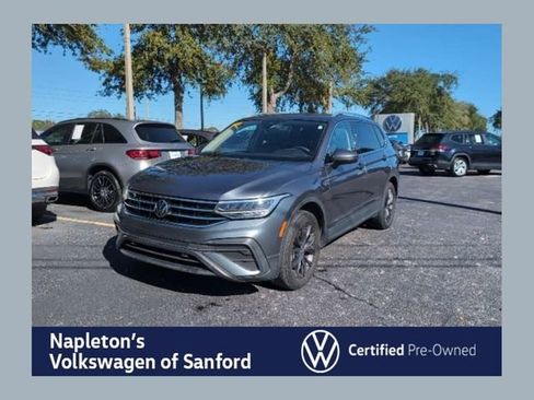 Certified 2022 Volkswagen Tiguan SE w/ Panoramic Sunroof Package image 1