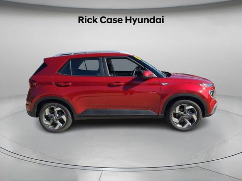 Used 2025 Hyundai Venue Limited image 4