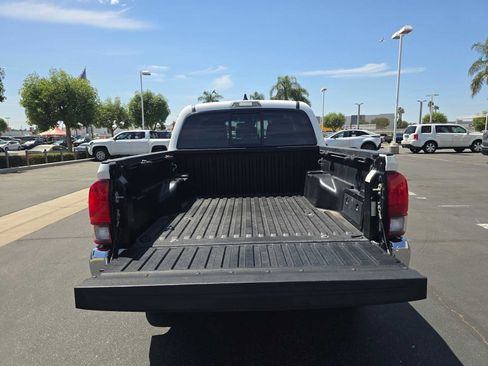 Used 2020 Toyota Tacoma SR5 RWD image 14