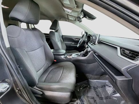 Used 2024 Toyota RAV4 XLE FWD image 27