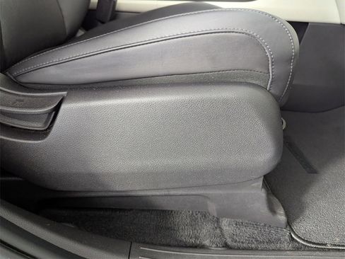 Used 2022 Kia Carnival LX image 36