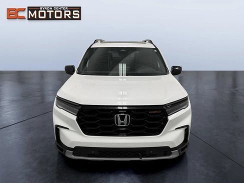 Used 2023 Honda Pilot TrailSport image 8
