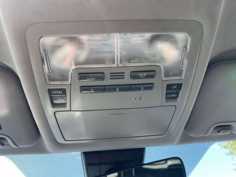 Used 2017 Toyota Highlander XLE AWD/4WD image 31
