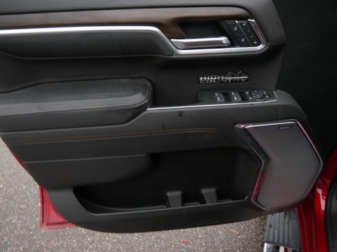 Certified 2025 Chevrolet Silverado 1500 High Country w/ Technology Package image 19