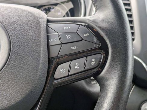 Certified 2023 Jeep Cherokee Altitude Lux image 28