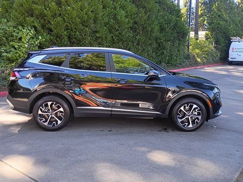 Certified 2025 Kia Sportage EX AWD/4WD image 3