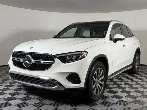 Used 2025 Mercedes-Benz GLC 300 image 2