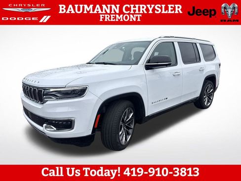 Used 2024 Jeep Wagoneer Series III w/ Premium Group I AWD/4WD image 2