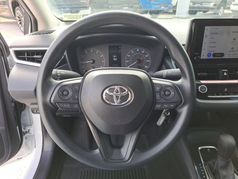 Used 2025 Toyota Corolla LE image 23