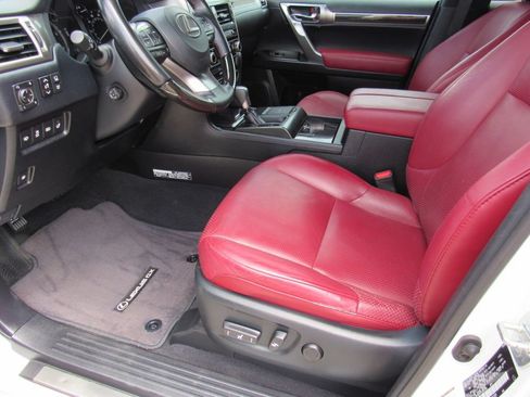 Used 2023 Lexus GX 460 Luxury w/ Accessory Package AWD/4WD image 16