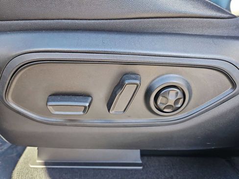 Used 2023 Jeep Grand Cherokee Limited image 17