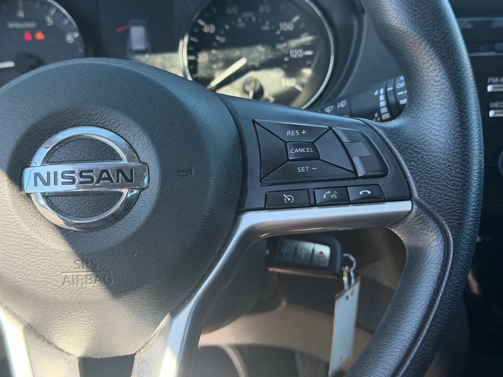 Used 2017 Nissan Rogue S AWD/4WD image 12