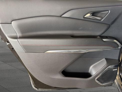 Used 2025 Chevrolet Traverse RS w/ LPO, Floor Liner Package FWD image 12